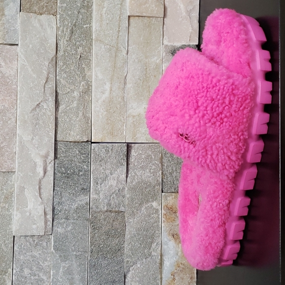 UGG Cozetta Curly Slides - Picture 4 of 6